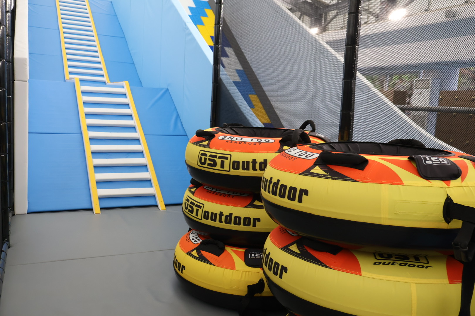 プレジャーリゾート伊豆赤沢温泉のPLEASURE ARENA屋内遊具チューブスライダー